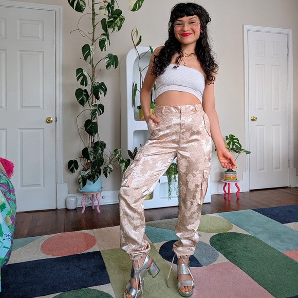 Superdown x Draya Michele pink satin cargo pants - Picture 2 of 10